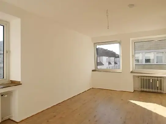 STUDENTEN AUFGEPASST! SCHICKES APARTMENT MIT NEUEM BAD AUF DER HOCHSTRASSE ZU MIETEN!