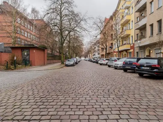 Bright, High Ceiling Studio in Neukölln, Berlin - Amsterdam Apartments for Rent