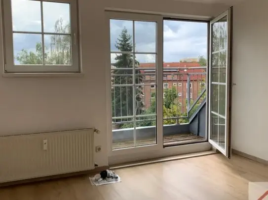 *** Helle Single-Wohnung mit Balkon, EBK, Duschbad ***