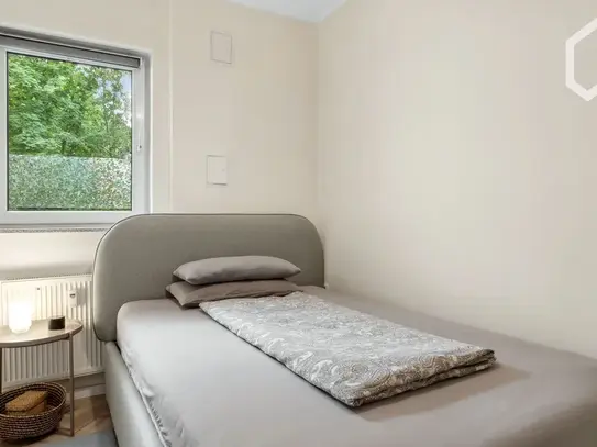 Fully-furnished 42sqm apartment in Berlin-Steglitz (Bergstrasse) – near Schloßstrasse and Steglitz-Rathaus.