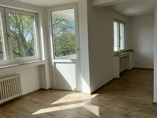 Sanierte 1 1/2 Zimmerwohnung mit Balkon und Aufzug