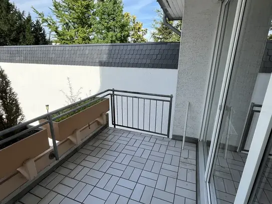 Siegburg-Zange: Schöne 2-Zimmer-Wohnung mit großem Balkon, Garage