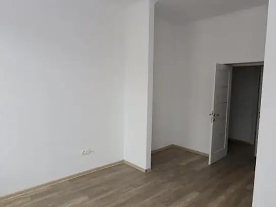 große helle 3 Zimmer Wohnung zentrale Lage mit Balkon