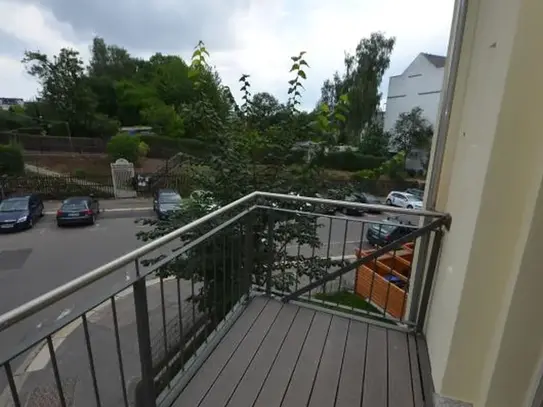 Sehr schön sanierte 2-Zimmerwohnung im Altbau mit Fußbodenheizung, Parkett und Balkon!