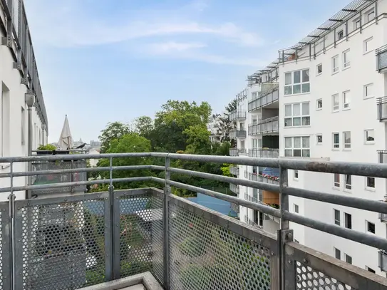 Quiet dream apartment above the roofs of Mainz Neustadt with 2 balconies