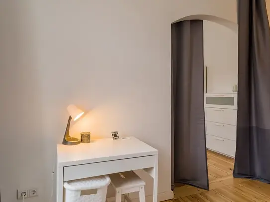 Newly renovated - 11 minutes from Alexander Platz