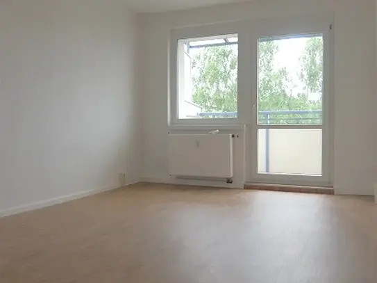 tolle Wohnung mit Einbauküche und Balkon