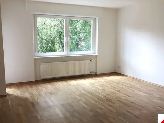 *Gegenüber Grünanlage - 3 Zimmer - hell - Südloggia - Stellplatz - Kücheneinrichtung möglich*