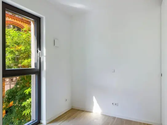 Unfurnished studio in Mitte