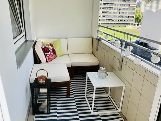 High-quality furnished, spacious 1-room flat with balcony – euhabitat