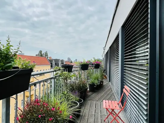 Beautiful Sun-Drenched Modern Penthouse Near Friedrichshain Park