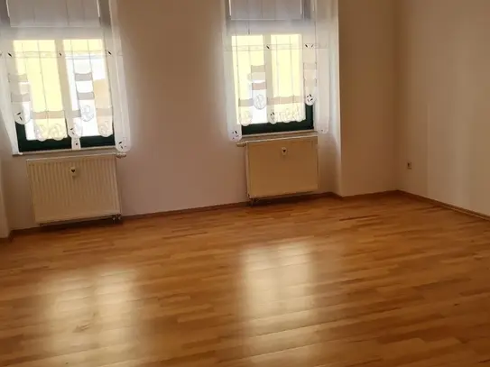 Schöne 2 Raum Wohnung mit Tageslichtbad und Wanne