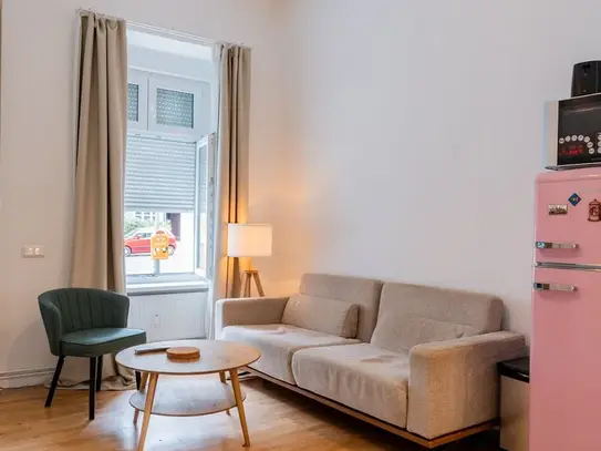 Stylish Home in the Heart of Berlin: Perfect for up to Two People and set up for remote work, Berlin - Amsterdam Apartm…