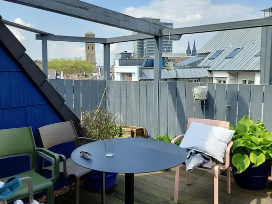 Cathedral view over the roofs of Cologne - residential idyll in Deutz