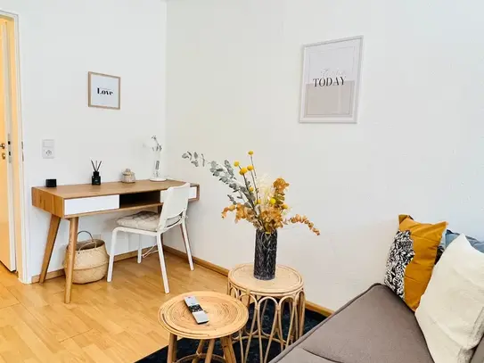 Pempelfort: Cozy Studio with Elevator and balcony in the city center.