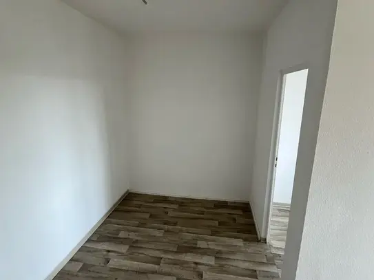 *Herrliche 4-Zimmer-Familienwohnung mit Balkon und Blick auf den Stadtpark*