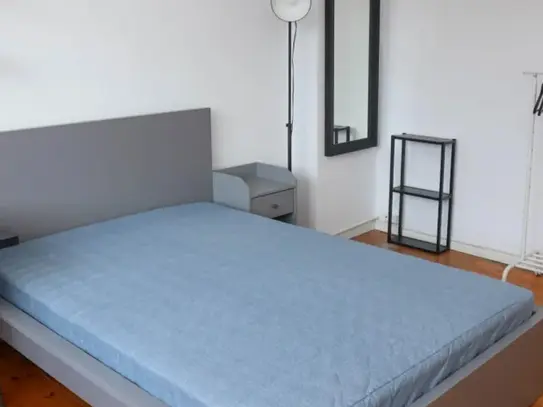 Double bedroom, with balcony, in 3-bedroom apartment