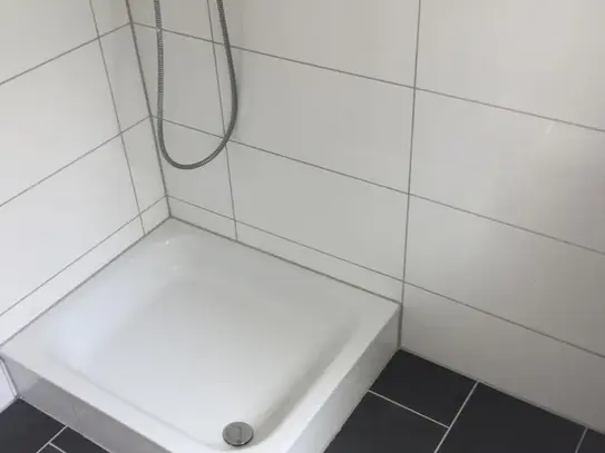 Erdgeschosswohnung mit schönem Duschbad