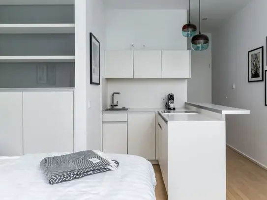 Bright apartment in Berlin Kreuzberg on Mariannenplatz - high quality renovated - exclusively equipped!