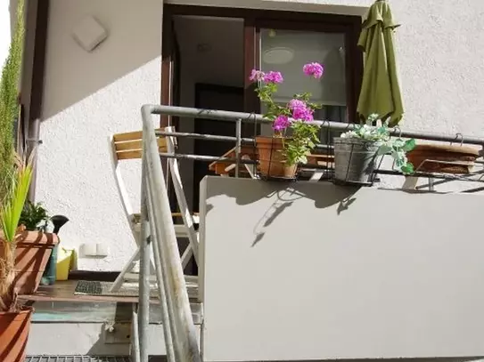 In Vorbereitung: Stilvoll und angenehm möbliert mit Balkon am Schlossberg für 3-3,5 Monate in der Altstadt, Freiburg