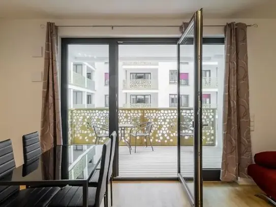 Moderne Helle Wohnung mit Balkon in mitte