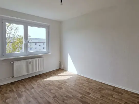 Ab 01.11.2024***Frisch renovierte 2-Zimmer-Wohnung mit Tageslichtbad und Balkon!