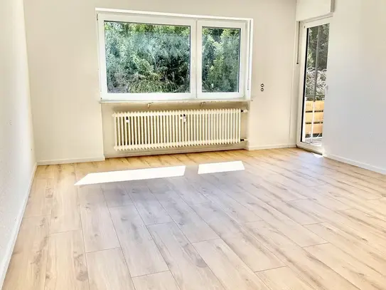 Erstbezug nach Renovierung: Moderne 3 Zimmer Wohnung mit Balkon