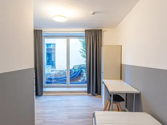 Neat and beautiful suite conveniently located, Berlin