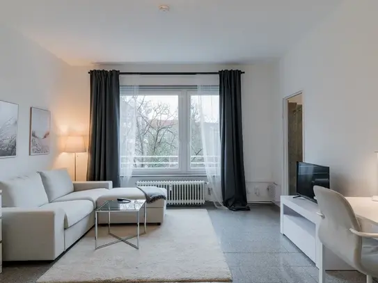 Profesional and newly refurbished studio apartment in Schöneberg