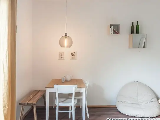 'Sheila': Studio Apartment with balcony in Charlottenburg, Berlin - Amsterdam Apartments for Rent