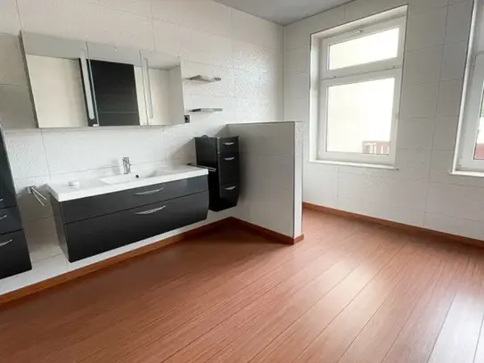 Stylische Maisonette-Wohnung mit offener Küche & großem Balkon