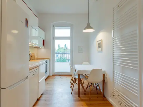 Freshly renovated dream apartment in Berlin-Mitte (3 bedrooms, elevator, very quiet, 3.60m ceilings & contemporary art)