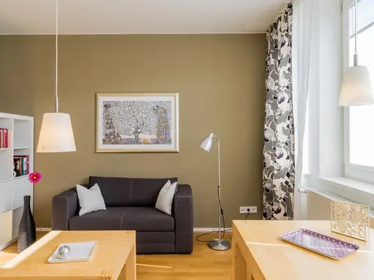 Neat & spacious suite close to city center, Berlin