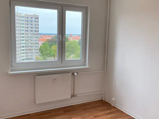 3 Zimmer mit Einbauküche...!