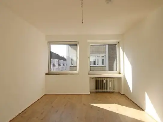 STUDENTEN AUFGEPASST! SCHICKES APARTMENT MIT NEUEM BAD AUF DER HOCHSTRASSE ZU MIETEN!