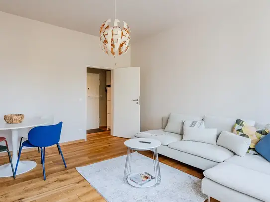 Light flooded, bright 3-room apartment with balcony and fully furnished in Berlin