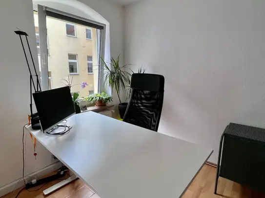 Spacious 2-room flat at central location in Berlin-Mitte