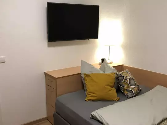 Single room with TV in a 3-bedroom apartment