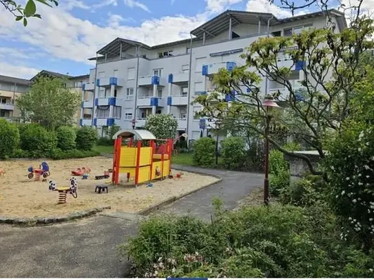 Frisch sanierte Erdgeschosswohnung mit Terrasse und Blick ins GrÃ¼ne! Erstbezug!