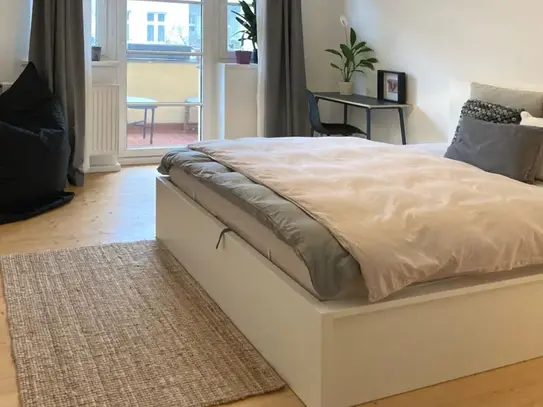 Charming 3-room apartment in Prenzlauer Berg with private balcony!