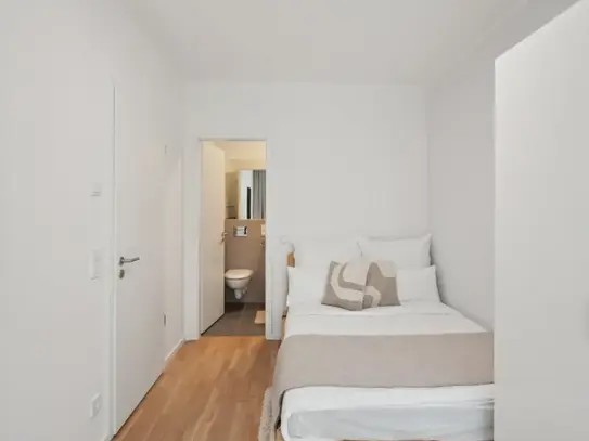 Tasteful double bedroom near Heinrich-Heine-Straße metro station