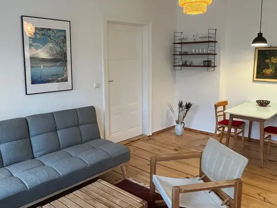 Quiet flat with Berlin charm and balcony - in the middle of Kreuzberg