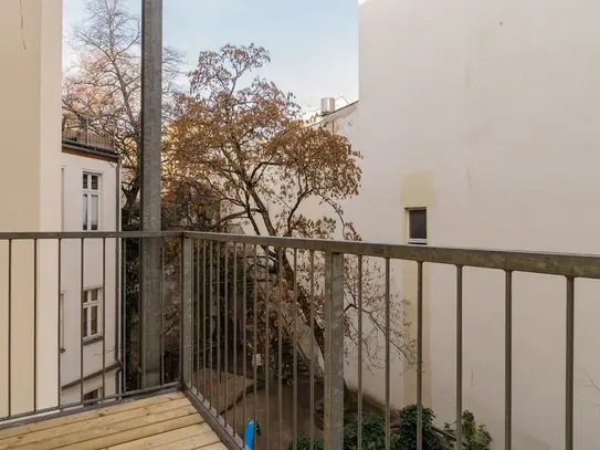 Modern, luxury furnished quiet 2-room apartment in the heart of Berlin!