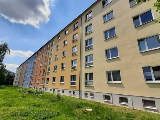 Zentrale Lage - verglaste Loggia - Bad mit Wanne