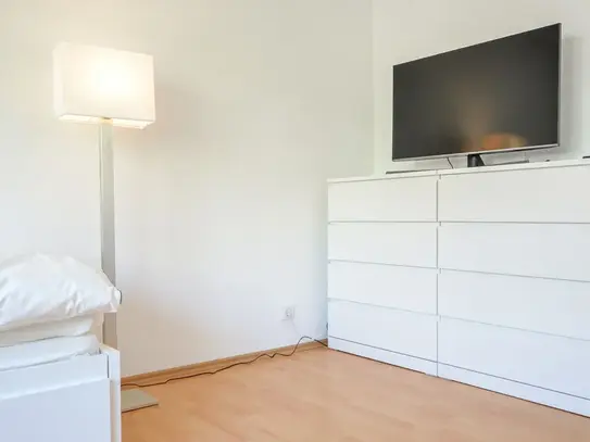 Core renovated, central and fully furnished commuter apartment in Lindenthal