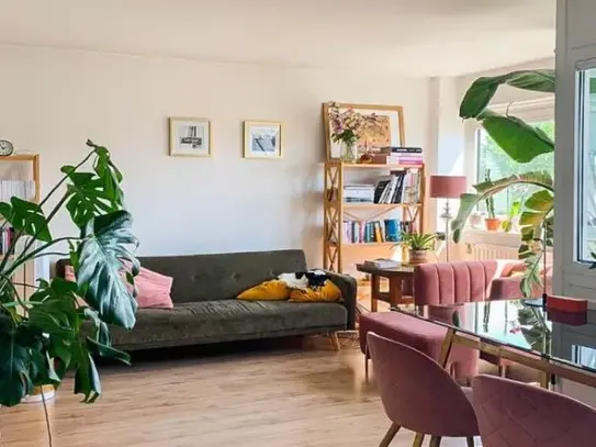 Bright 2-room apartment with balcony next to Berlin Gallery