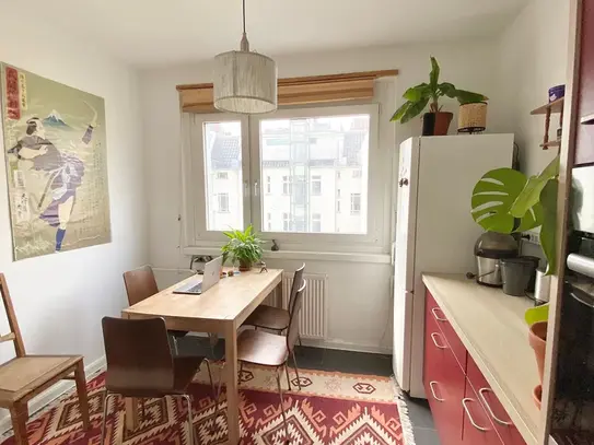 Beautiful, bright 5-room apartment in trendy Prenzlauer Berg