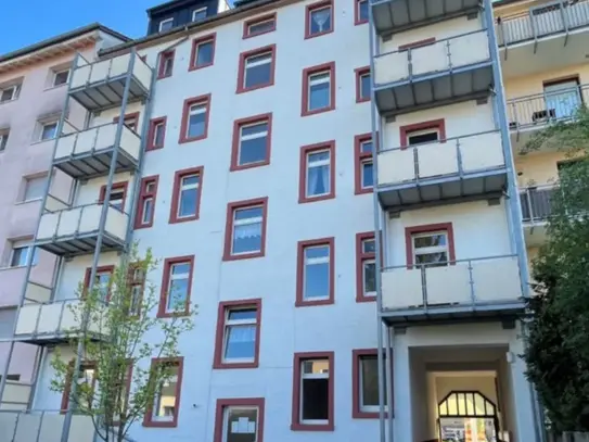 Bright, beautiful shared room in an old building in Offenbach am Main