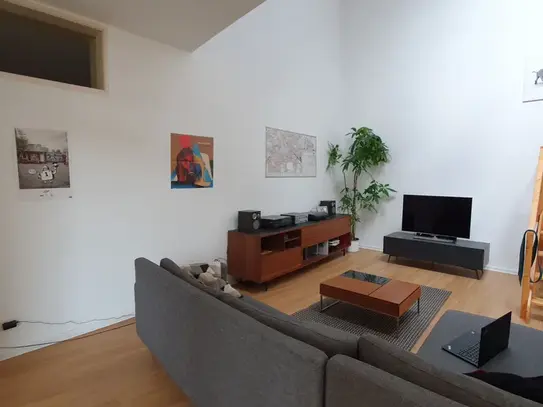 Bright top floor apartment in vibrant Friedrichshain