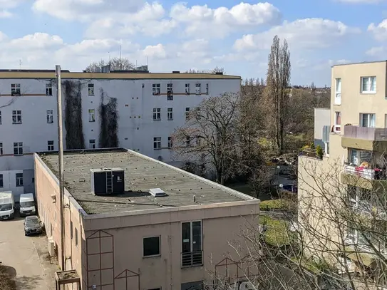 Nice and cozy balcony room in a shared space